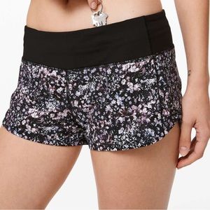 Lululemon Speed Up Short, low-rise *2.5"
Floral Spritz Multi / Black - size 4